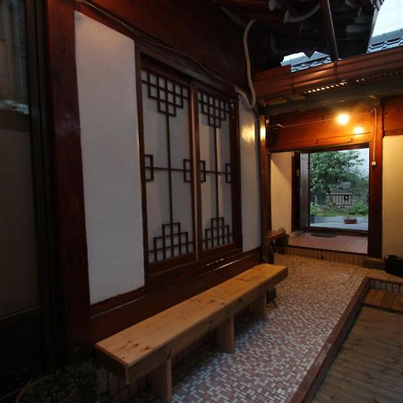 Icos Guesthouse 1 - Female Only Seoul Exterior photo