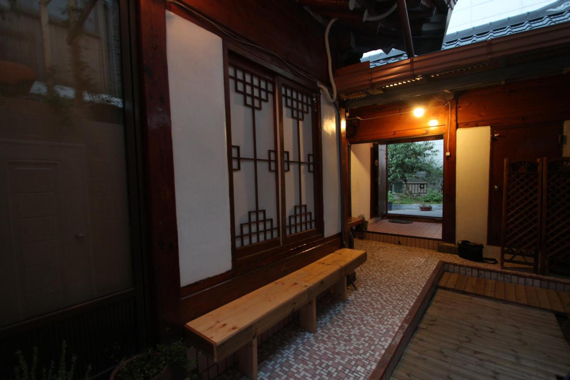 Icos Guesthouse 1 - Female Only Seoul Exterior photo