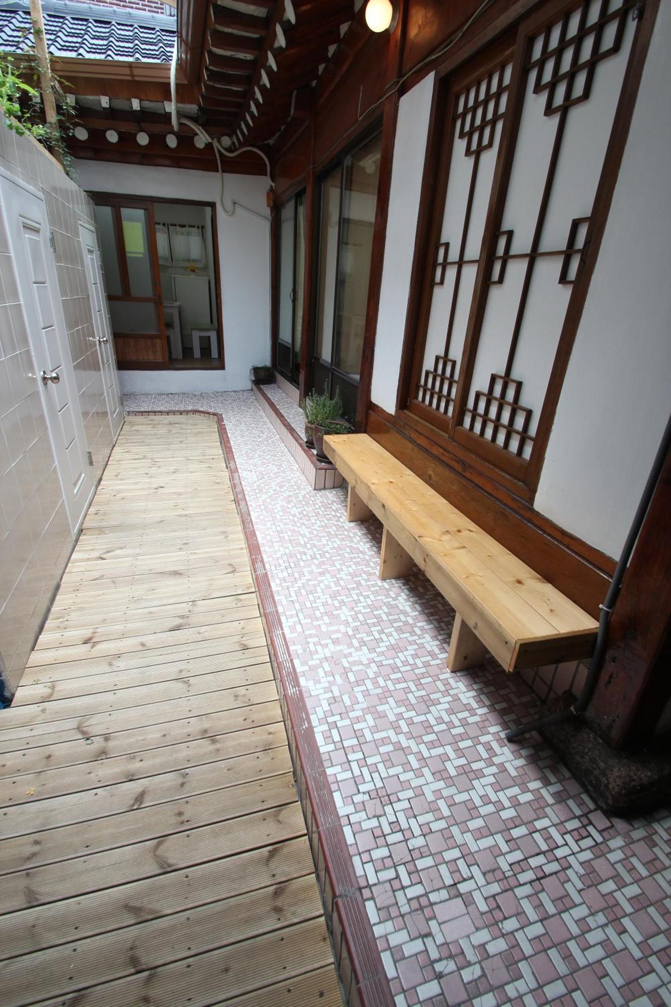 Icos Guesthouse 1 - Female Only Seoul Exterior photo