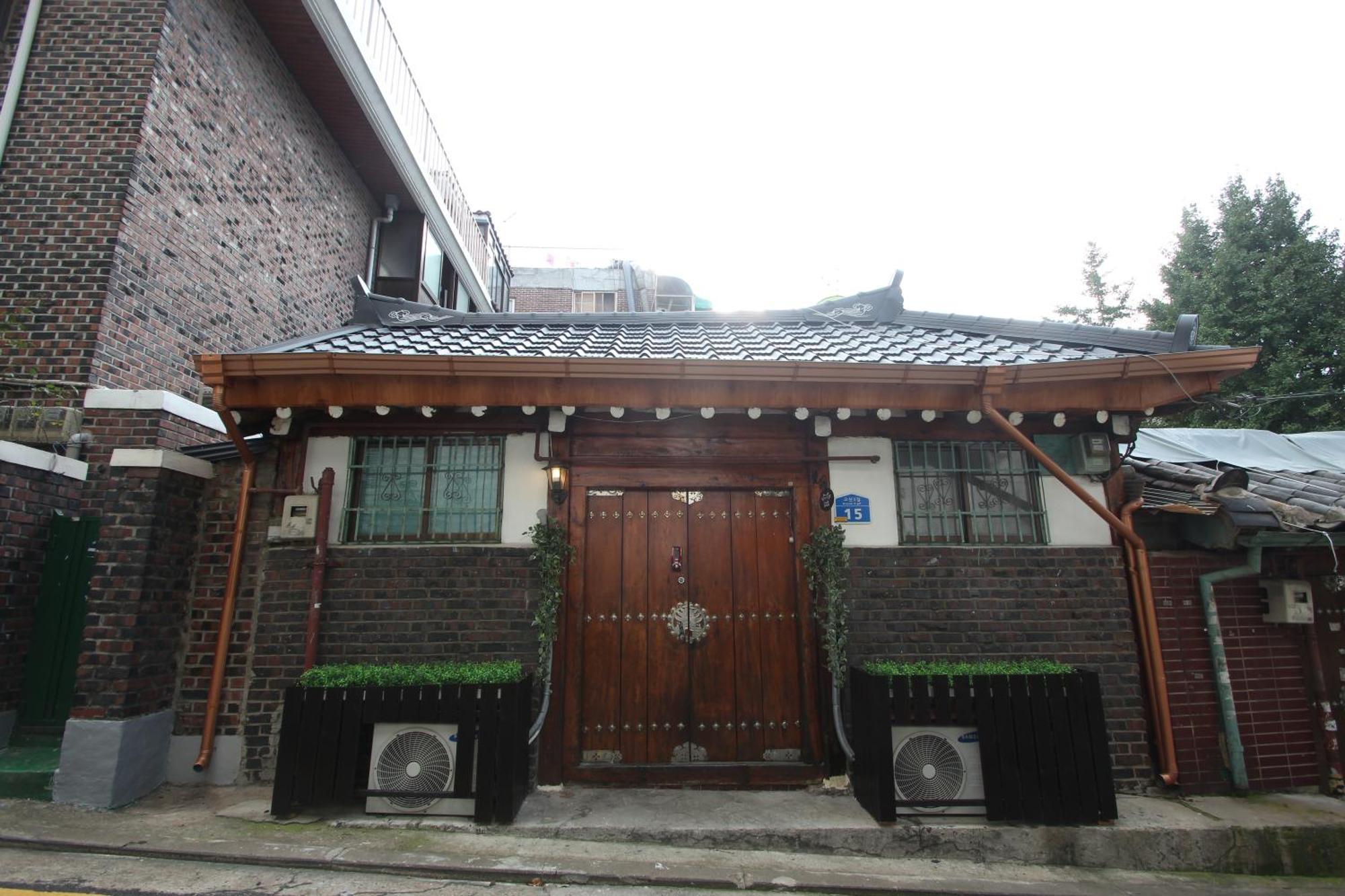 Icos Guesthouse 1 - Female Only Seoul Exterior photo